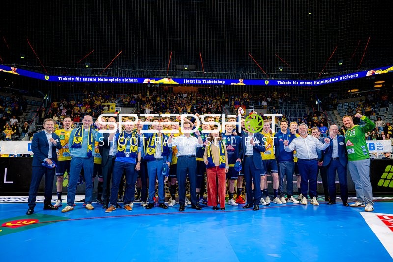 Team Rhein Neckar Löwen jubelt