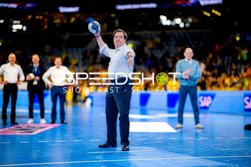 Person wirft Handball