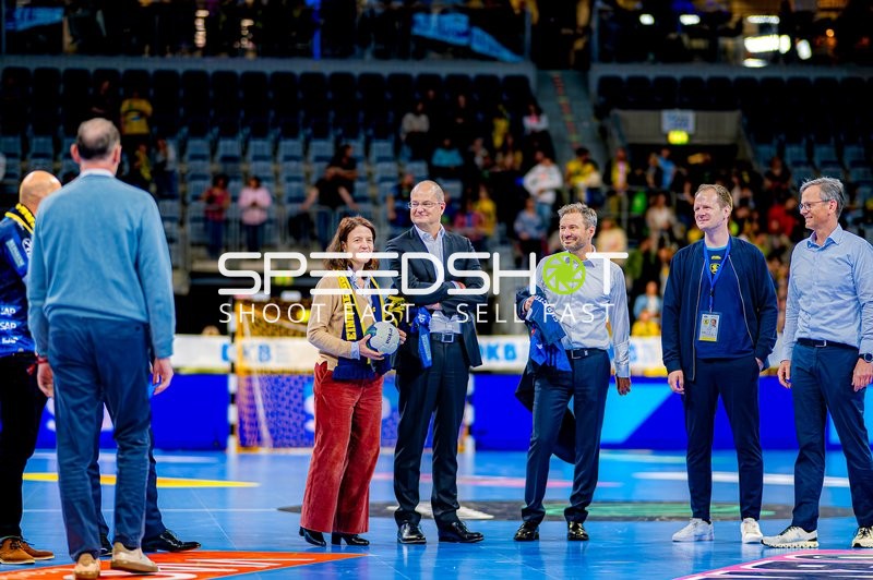 Personen auf Spielfeld