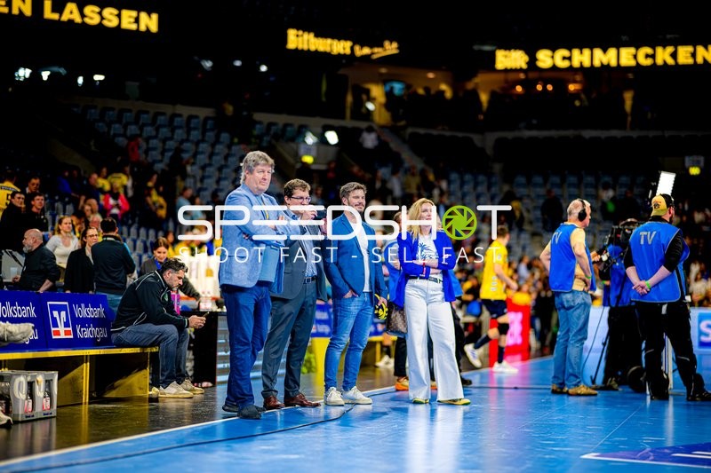 Personen am Spielfeldrand