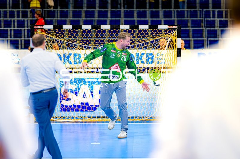 Friedrich Schmitt (29, SC DHfK Leipzig) fängt Ball