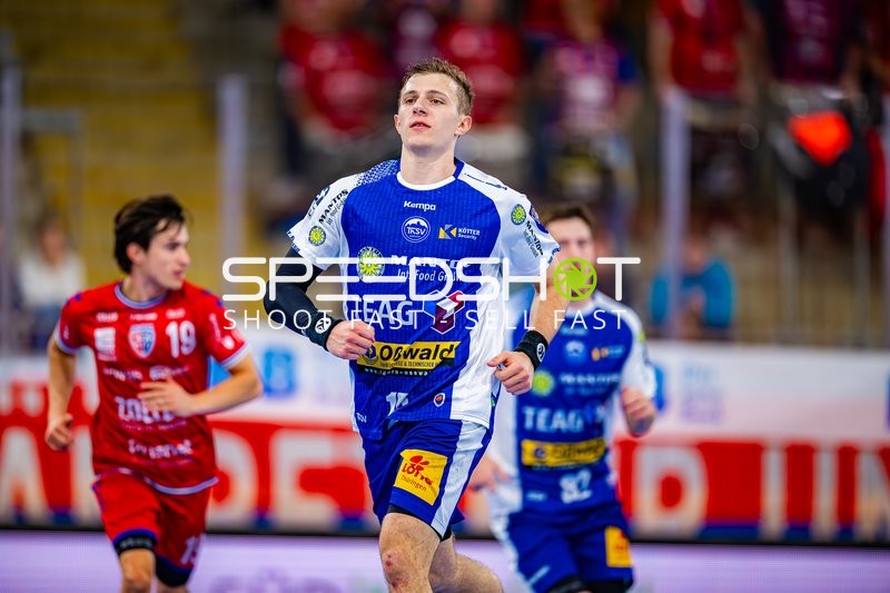 Gonzalo Perez Arce (19, SG BBM Bietigheim) und Peter Walz (14, ThSV Eisenach) laufen