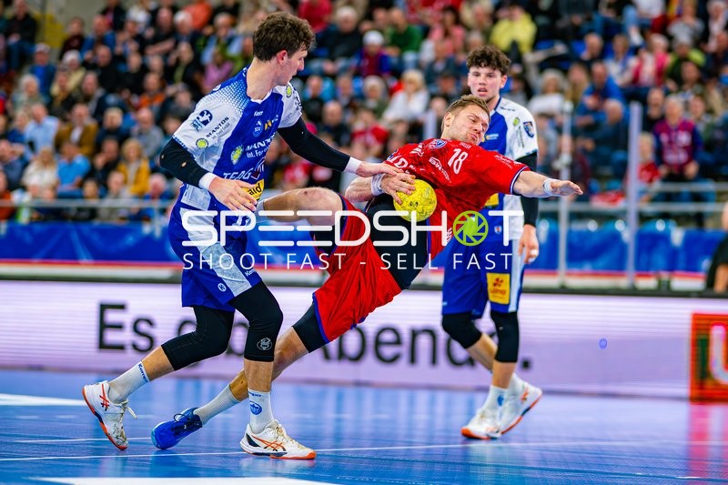 Fabian Wiederstein (18, SG BBM Bietigheim) wirft unter Druck