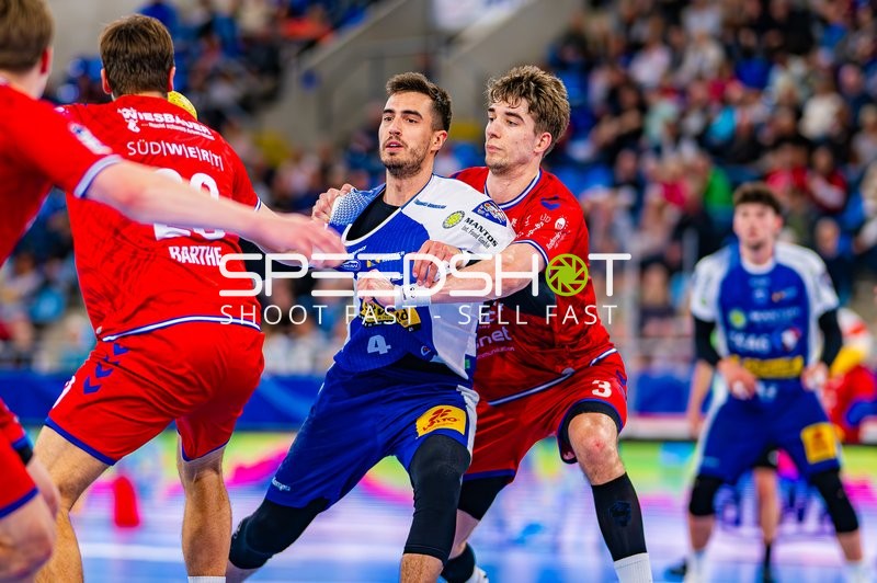 Filip Vistorop (4, ThSV Eisenach) gegen Nikola Vlahovic (3, SG BBM Bietigheim)