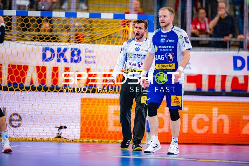 Torwart jubelt neben Peter Walz (14, ThSV Eisenach)