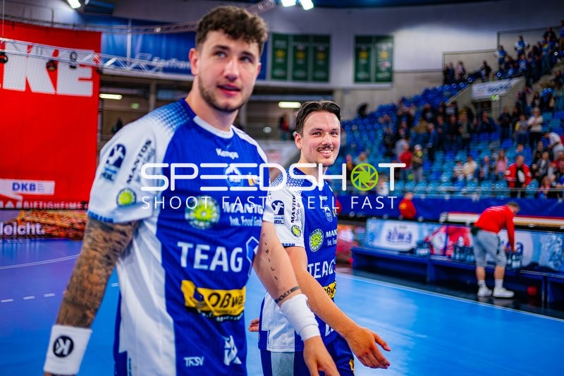 Spieler Moritz Ende (21, ThSV Eisenach) und Justin Kurch (52, ThSV Eisenach) lächeln