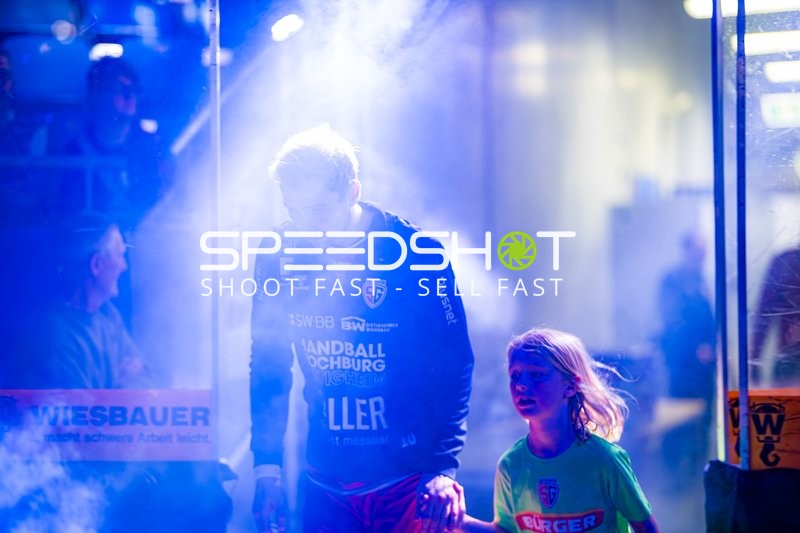 Tom Wolf (10, SG BBM Bietigheim) betritt Spielfeld