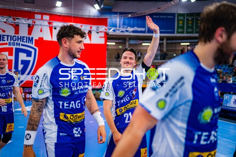 Moritz Ende (21, ThSV Eisenach) hebt Hand