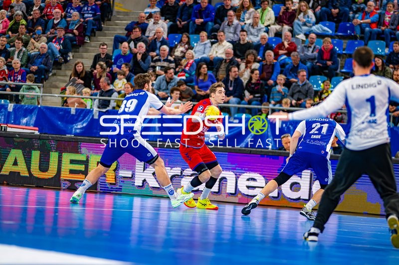 Nikola Vlahovic (3, SG BBM Bietigheim) mit Ball