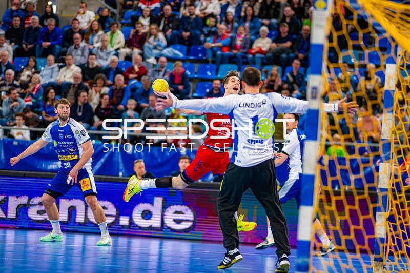 Nikola Vlahovic (3, SG BBM Bietigheim) wirft aufs Tor