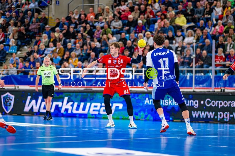 Maximilian Hejny (64, SG BBM Bietigheim) vor Wurf