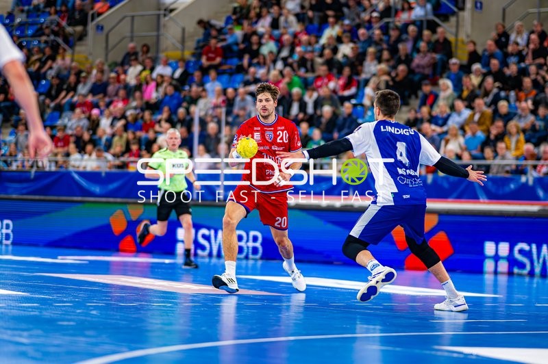 Paco Barthe (20, SG BBM Bietigheim) mit Ball