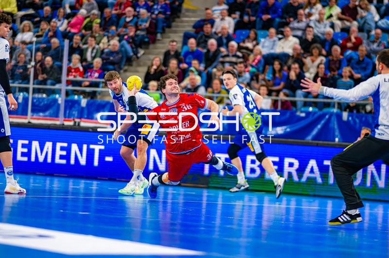 Jonathan Fischer (36, SG BBM Bietigheim) im Flugwurf