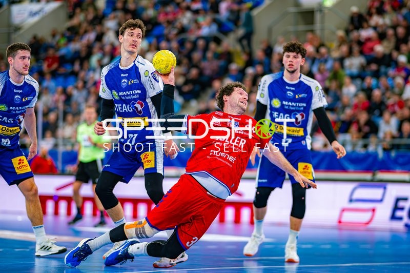 Nikola Vlahovic (3, SG BBM Bietigheim) im Wurfversuch