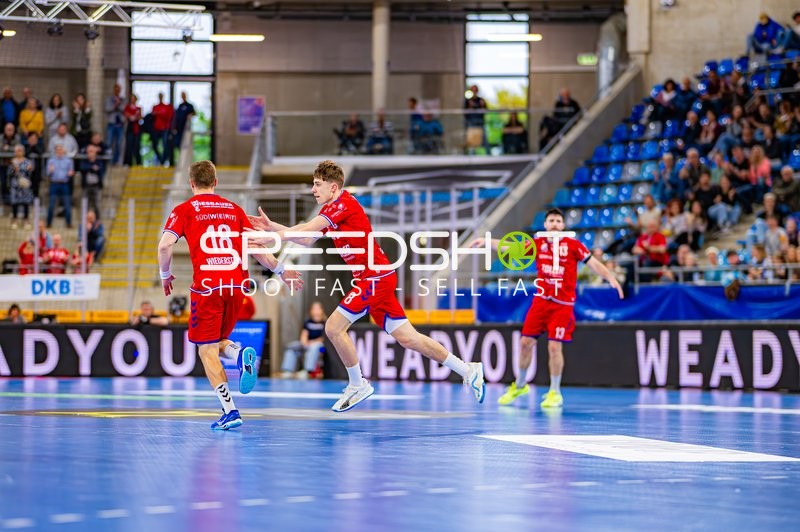 8, SG BBM Bietigheim zu Fabian Wiederstein (18, SG BBM Bietigheim)