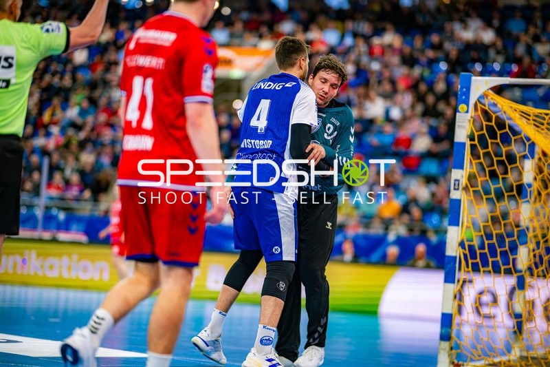 Daniel Rebmann (94, SG BBM Bietigheim) hält Ball