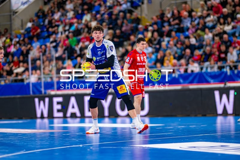 Marko Grgic (17, ThSV Eisenach) hält Ball