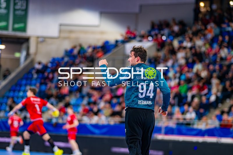 Daniel Rebmann (94, SG BBM Bietigheim) hebt die Faust