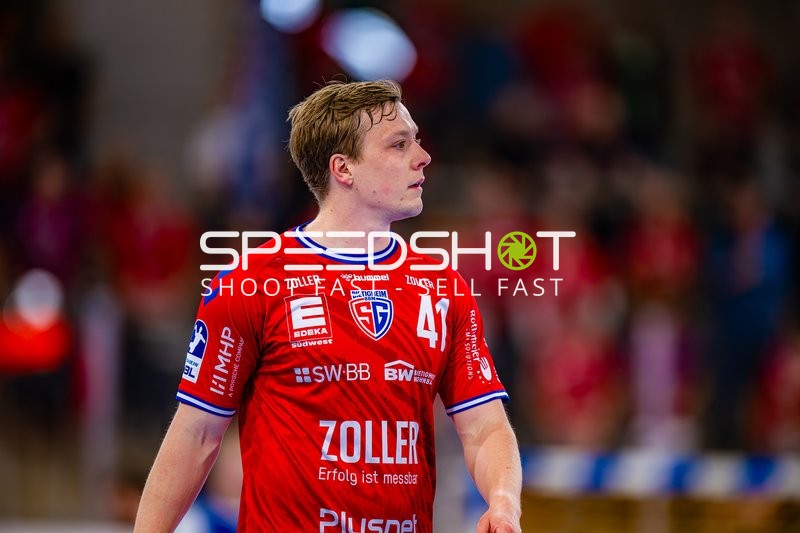 Till Hermann (41, SG BBM Bietigheim) schaut zur Seite