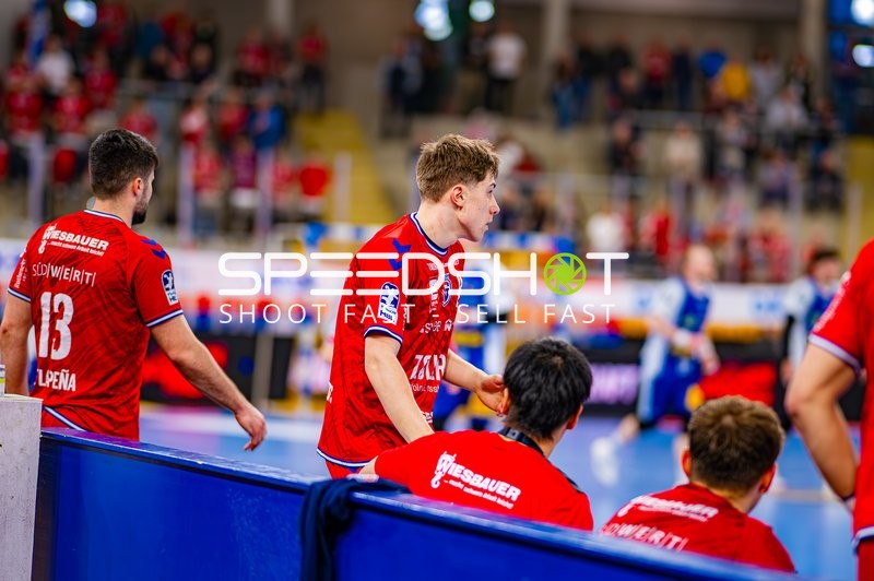 13 an der Seitenlinie