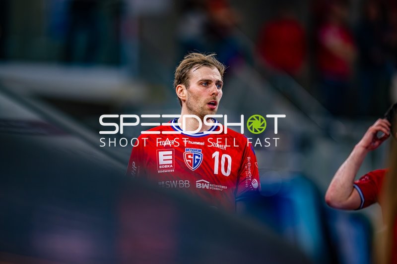 Tom Wolf (10, SG BBM Bietigheim) in Ruhe