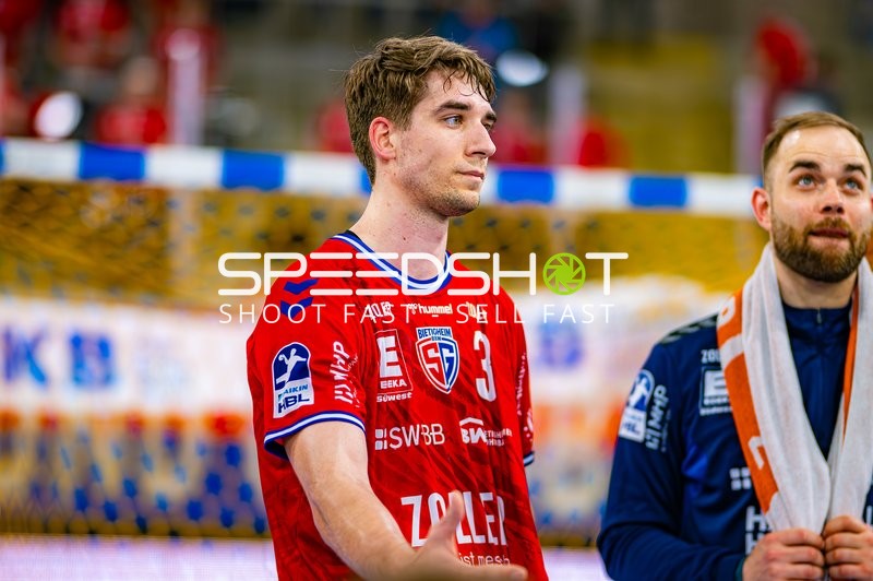 Nikola Vlahovic (3, SG BBM Bietigheim) neben Teammitglied