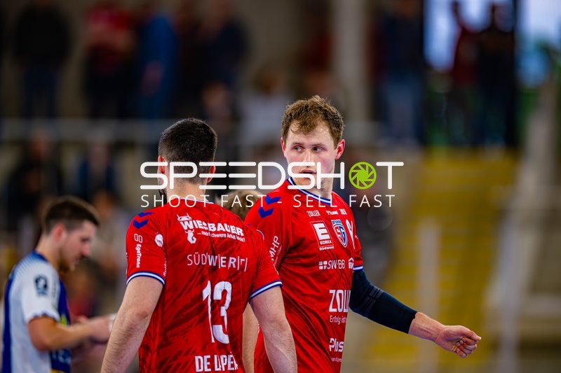 13, SG BBM Bietigheim und Maximilian Hejny (64, SG BBM Bietigheim) im Gespräch