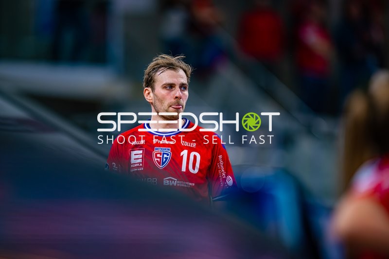 Tom Wolf (10, SG BBM Bietigheim) blickt nach rechts