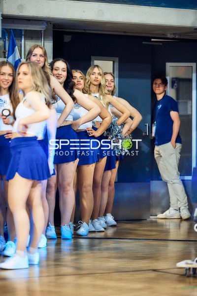 Cheerleader posieren