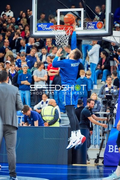 Dunk von Ryan Mikesell (33, MLP Academics Heidelberg)