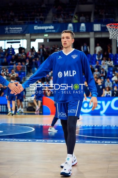 Ryan Mikesell (33, MLP Academics Heidelberg) betritt Spielfeld