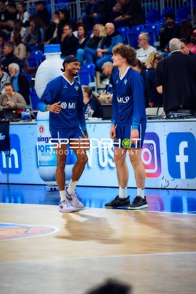 Zwei Spieler MLP Academics