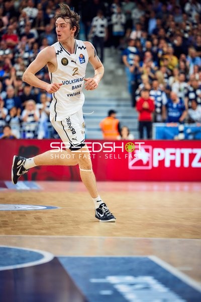 Benjamin Schröder (2, Basketball Löwen Braunschweig) läuft