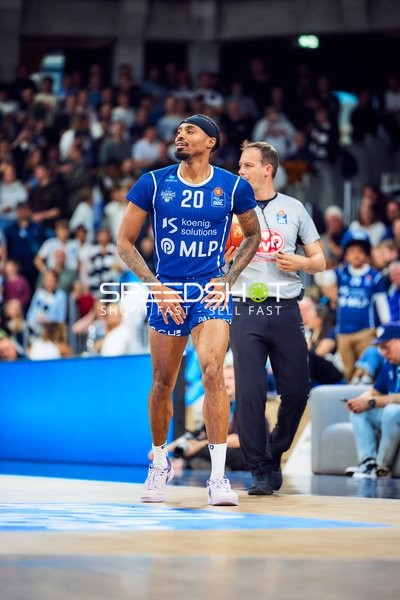 Michael Weathers (20, MLP Academics Heidelberg) steht