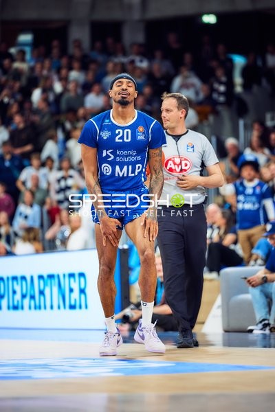 Foul von Michael Weathers (20, MLP Academics Heidelberg)