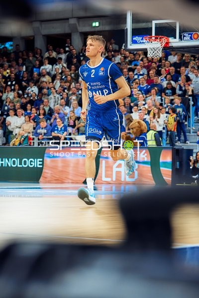 Niklas Würzner (2, MLP Academics Heidelberg) läuft