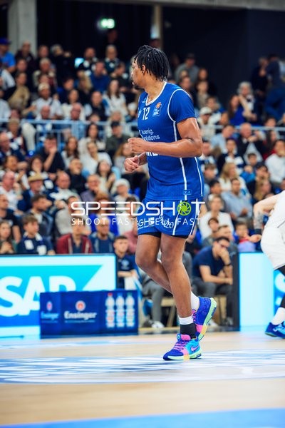 Osun Osunniyi (12, MLP Academics Heidelberg) läuft