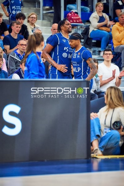 Michael Weathers (20, MLP Academics Heidelberg) und Ryan Mikesell (33, MLP Academics Heidelberg) zusammen