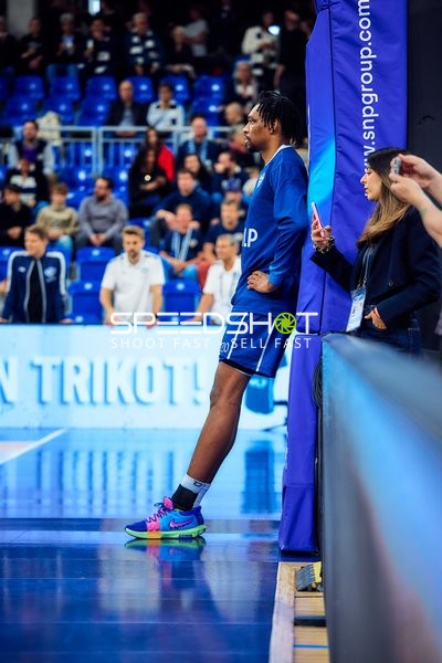 Spieler lehnt an Pfosten MLP Academics Heidelberg