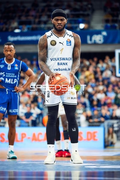 Freier Wurf TJ Crockett (1, Basketball Löwen Braunschweig)