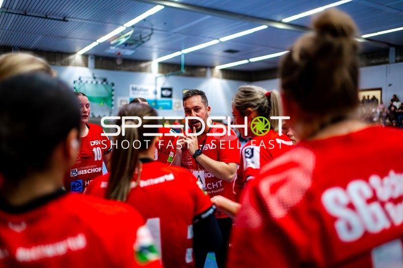 Hannes Diller (0, SG Schozach-Bottwartal) gibt Anweisungen