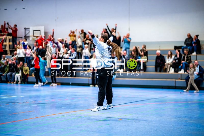 Zwei Spielerinnen jubeln