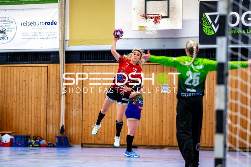 Hannah Hönig (3, SG Schozach-Bottwartal) wirft aufs Tor