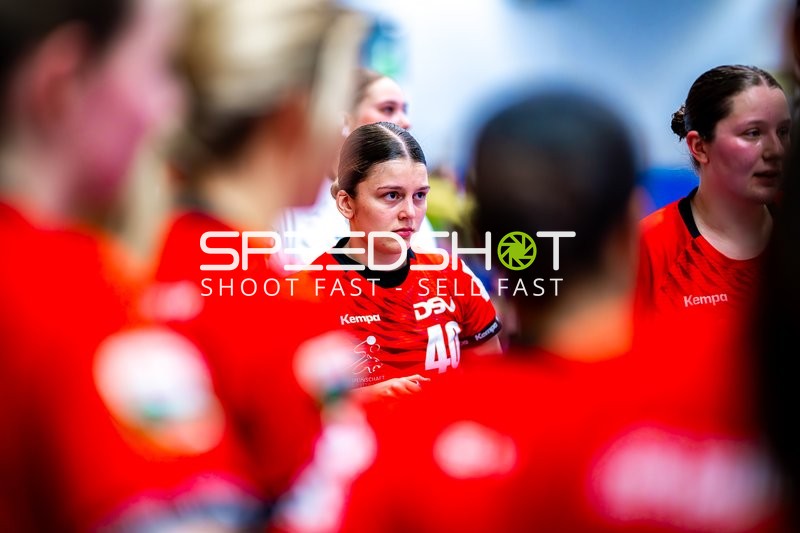 Jade Oral (46, SG Schozach-Bottwartal) im Teamkreis