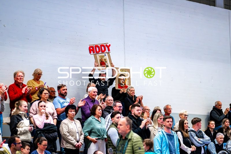 Zuschauer applaudieren