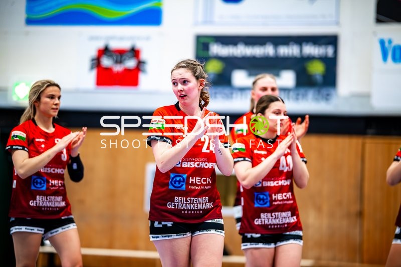 Sophie Räuchle (24, SG Schozach-Bottwartal) klatscht Applaus