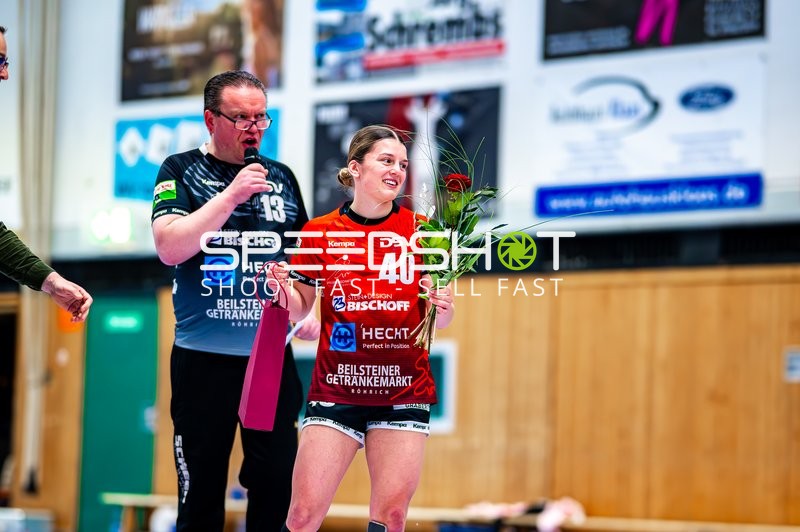 Spielerin 40, SG Schozach-Bottwartal mit Blumen