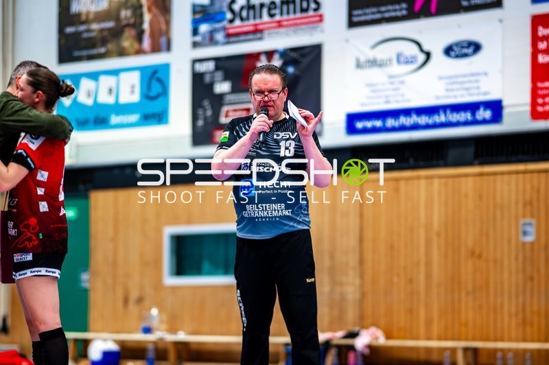 Ansager mit Mikrofon