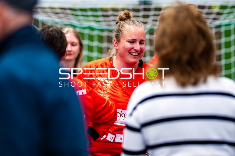 Hannes Diller (0, SG Schozach-Bottwartal) im Gespräch