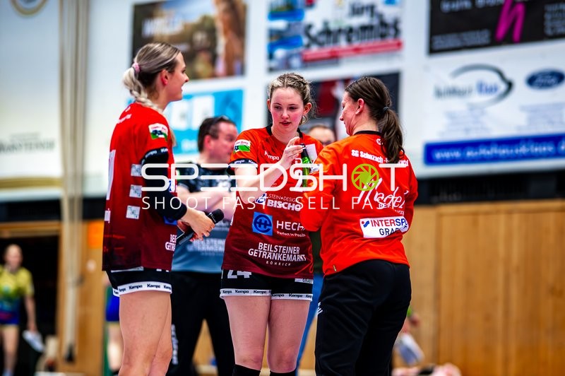 Liv Fiederer (7, SG Schozach-Bottwartal) und Sophie Räuchle (24, SG Schozach-Bottwartal) mit Trainerin